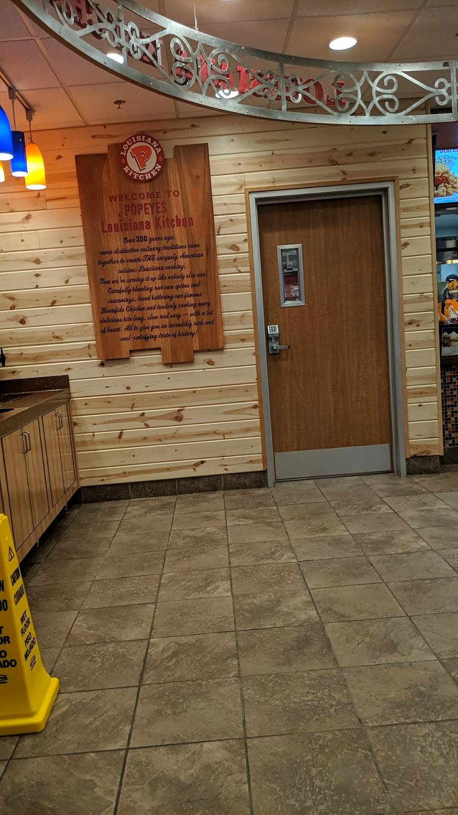 Popeyes Louisiana Kitchen | restaurant | 40 S Western Ave, Carpentersville, IL 60110, USA | 2242932154 OR +1 224-293-2154