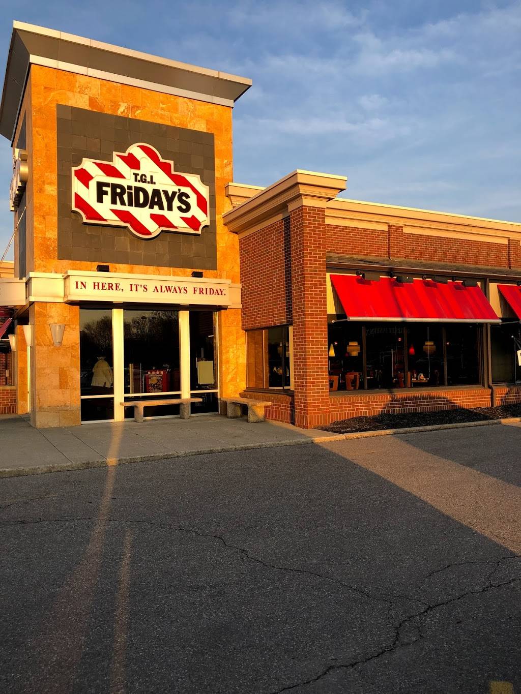 TGI Fridays | restaurant | 30115 Detroit Rd, Westlake, OH 44145, USA | 4408998443 OR +1 440-899-8443