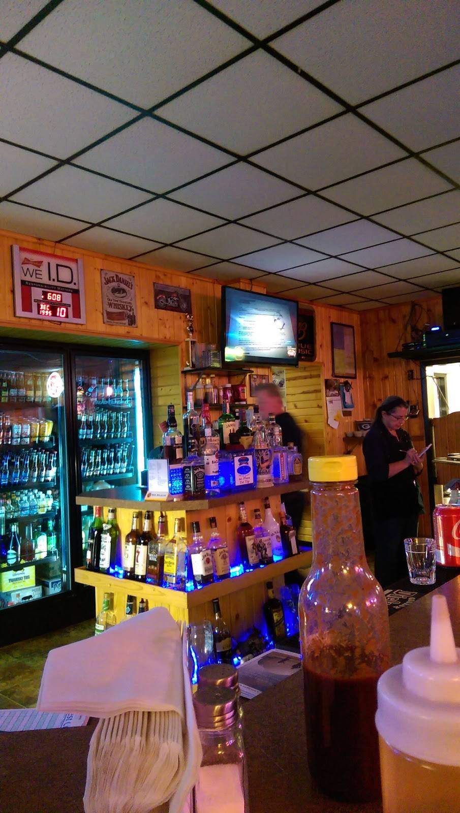 Brick Pit House | restaurant | 107 N Main St, Rosholt, WI 54473, USA | 7156774740 OR +1 715-677-4740