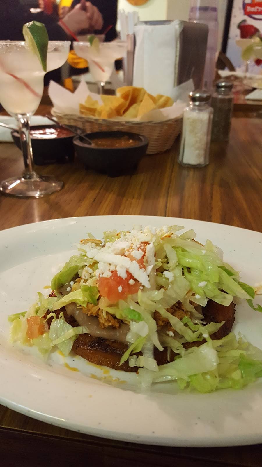 Guadalajara Restaurant | restaurant | 901 S 10th St, Milwaukee, WI 53204, USA | 4146472266 OR +1 414-647-2266