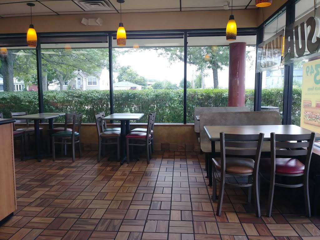 Subway Restaurants | restaurant | 357 Ogden Ave, Westmont, IL 60559, USA | 6309602225 OR +1 630-960-2225
