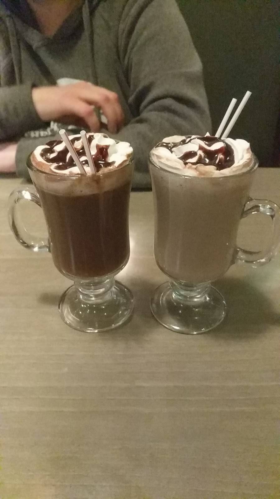 Johnnys Pour House | restaurant | 240 W Main St, Flushing, MI 48433, USA | 8104871020 OR +1 810-487-1020