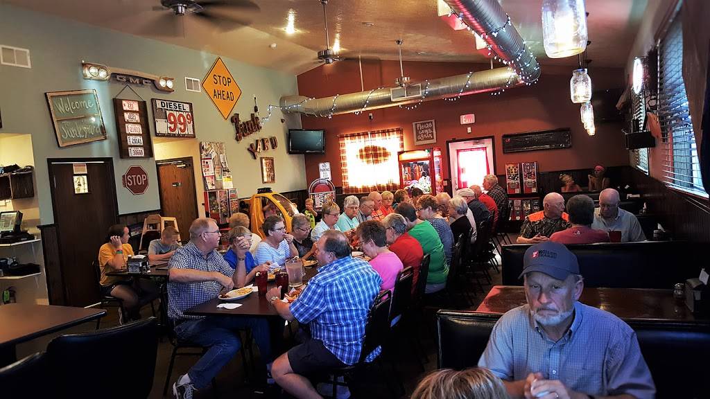 Junkyard Pub N Grub | restaurant | 1116 Starview Dr, Hinton, IA 51024, USA | 7129474580 OR +1 712-947-4580