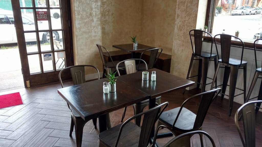 El Gallo Taqueria | restaurant | 214 Highlawn Ave, Brooklyn, NY 11223, USA | 9176682332 OR +1 917-668-2332