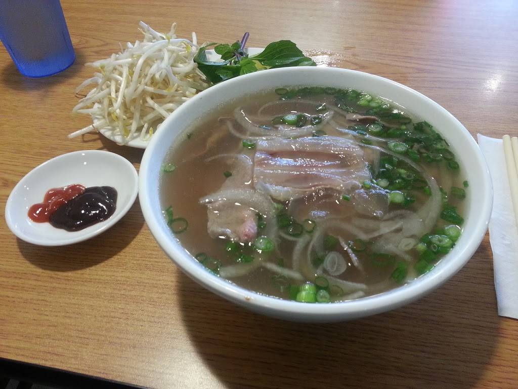 Pho Hoang Restaurant | restaurant | 13830 Lee Hwy #9, Centreville, VA 20120, USA | 7038303301 OR +1 703-830-3301