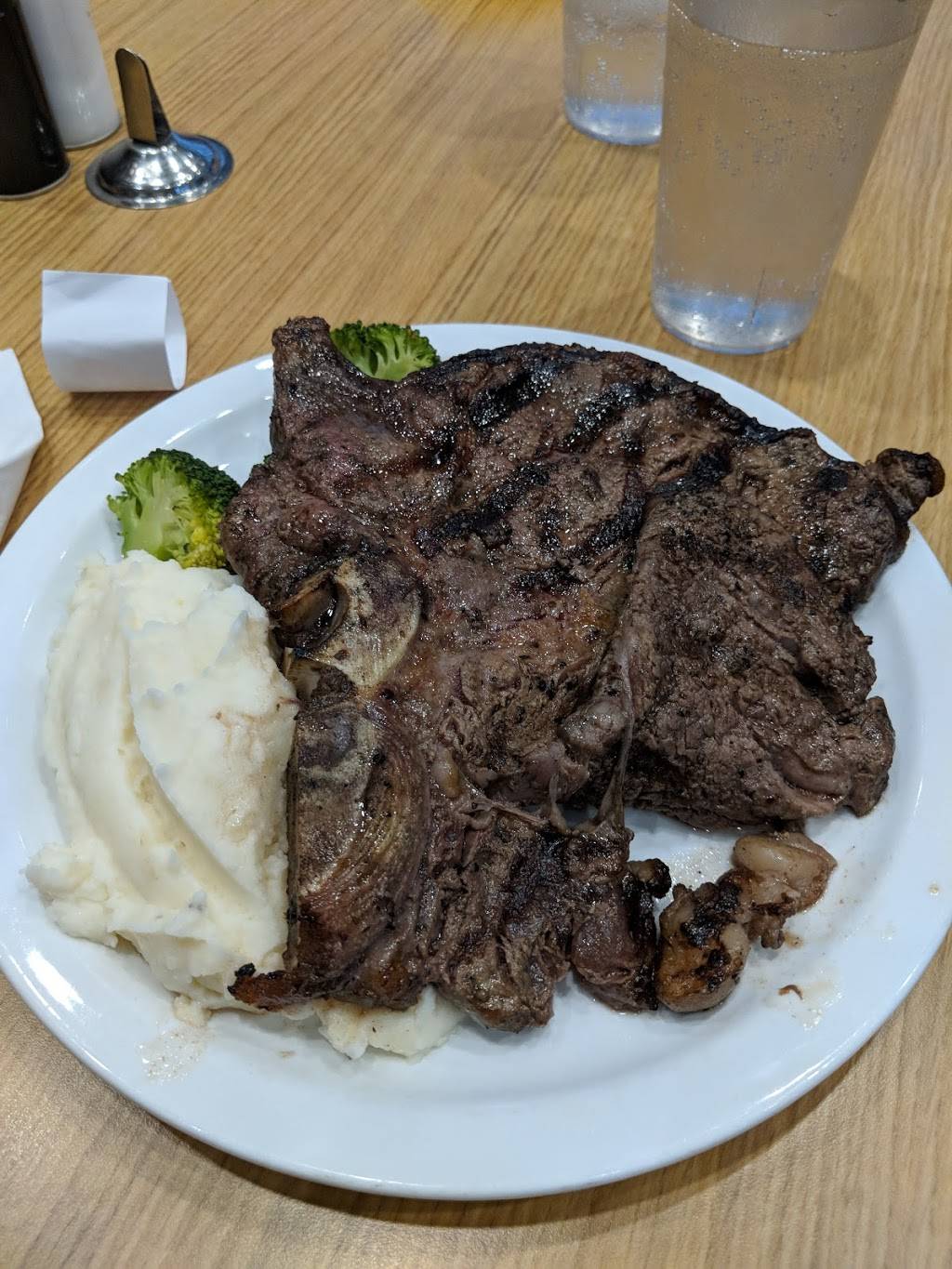 Shorelines Casino Belleville | restaurant | 380 Bell Blvd, Belleville, ON K8P 5H9, Canada | 6136899100 OR +1 613-689-9100