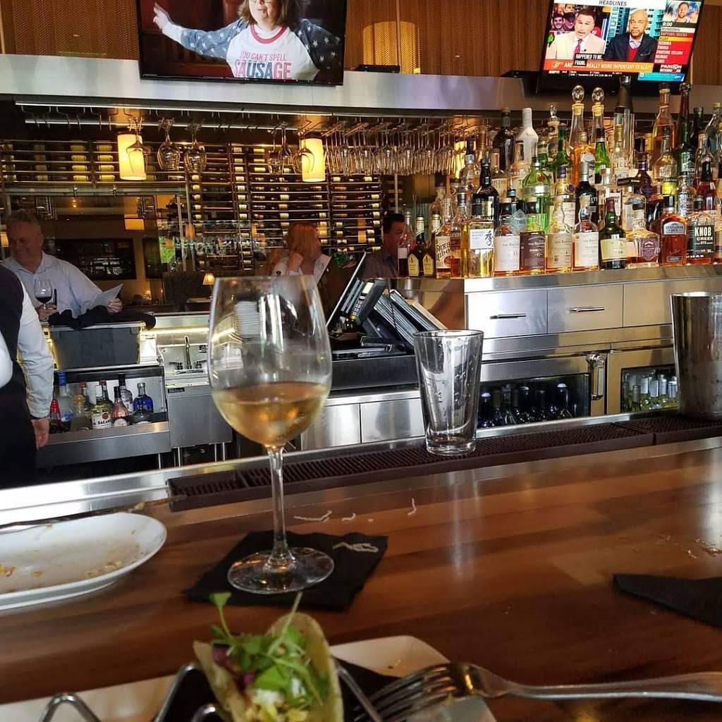 Eddie Vs Prime Seafood | restaurant | 2100 W Big Beaver Rd, Troy, MI 48084, USA | 2486497319 OR +1 248-649-7319