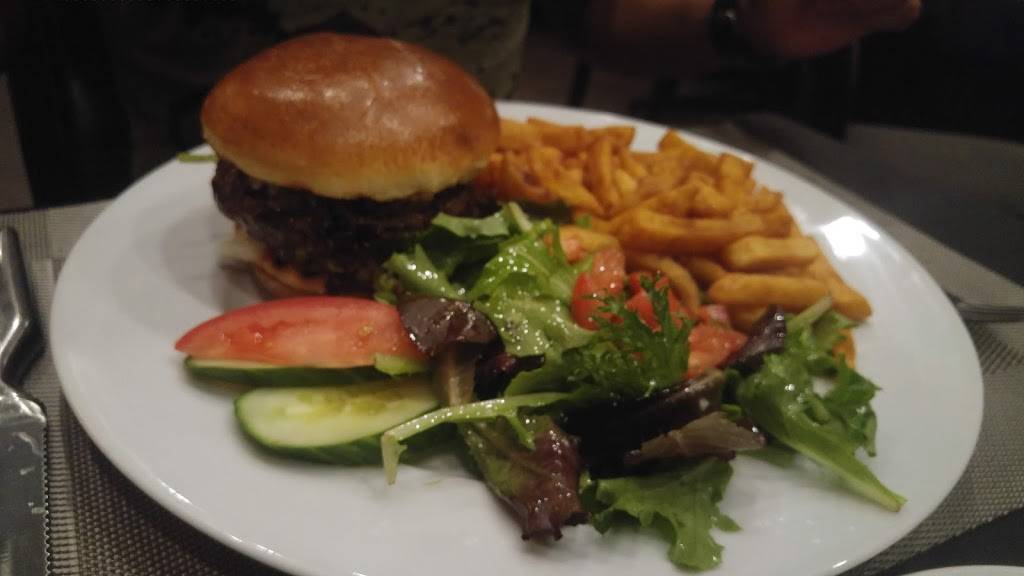 Eight Zero Zero Resto Lounge | restaurant | 903 Brookdale Ave, Cornwall, ON K6J 4P3, Canada | 6139360322 OR +1 613-936-0322