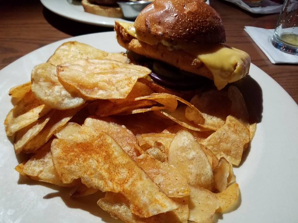 Fish Market Restaurant | restaurant | 105 King St, Alexandria, VA 22314, USA | 7038365676 OR +1 703-836-5676