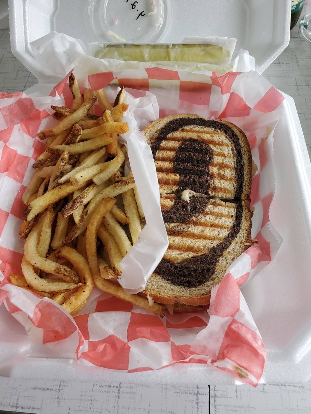 Sterlings Amish Deli | restaurant | 133 E Wooster St, Bowling Green, OH 43402, USA | 4198194369 OR +1 419-819-4369