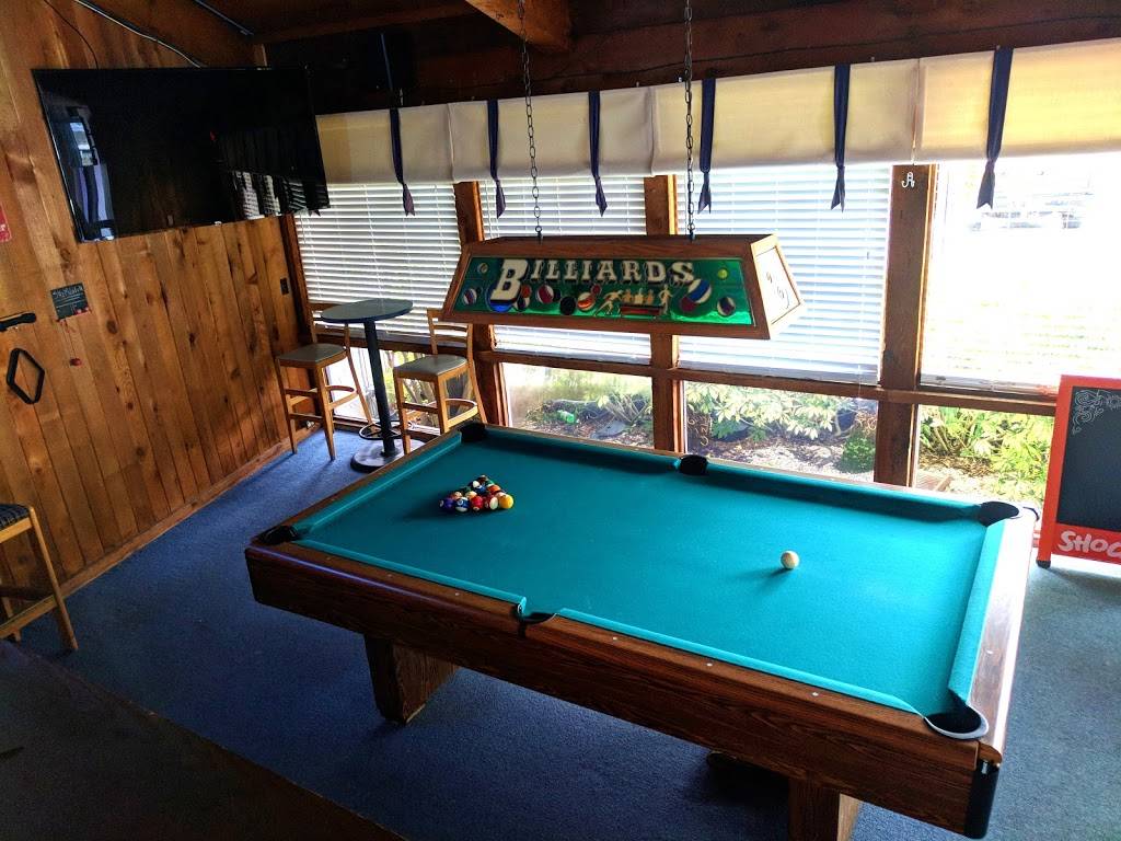 ShipWatch Bar & Grill | restaurant | 11900 Shipwatch Dr, Largo, FL 33774, USA | 7277358382 OR +1 727-735-8382