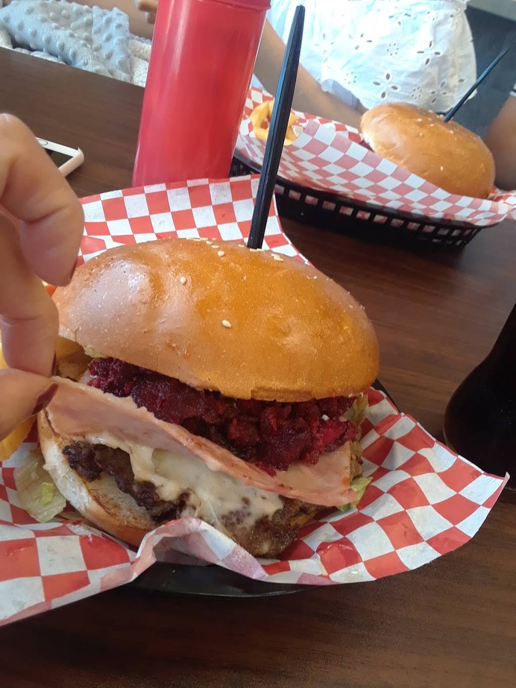 Las Mamalonas Burger | restaurant | 8405 Winkler Dr, Houston, TX 77017, USA | 8328048429 OR +1 832-804-8429