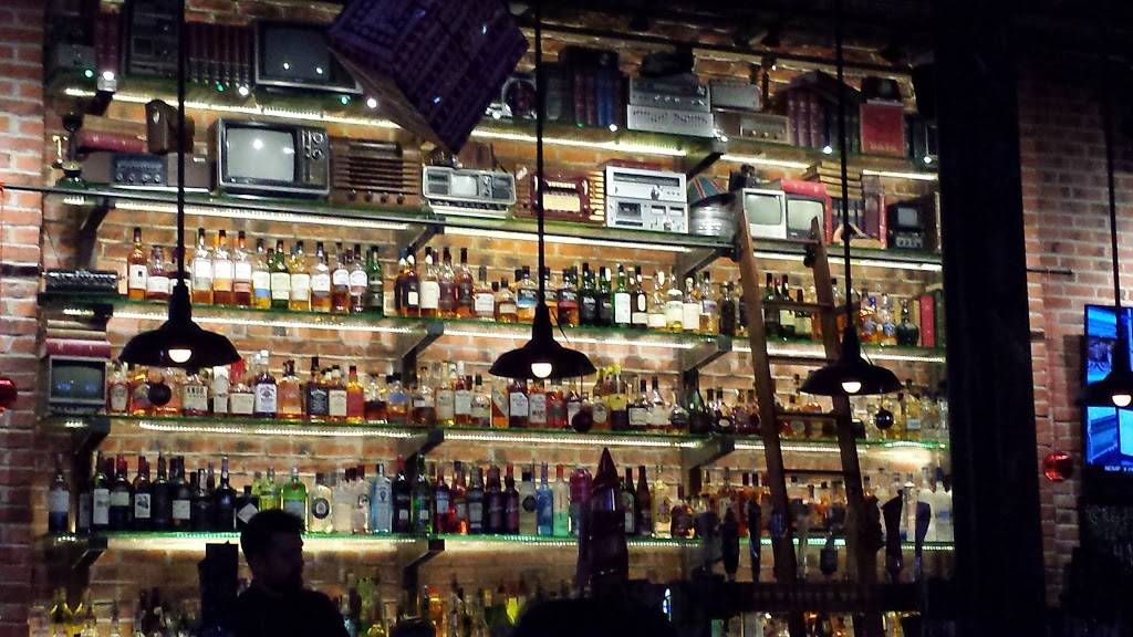 La Belle & La Boeuf - Burger Bar | restaurant | 7999 Boulevard des Galeries dAnjou, Anjou, QC H1M 1W9, Canada | 5143552525 OR +1 514-355-2525