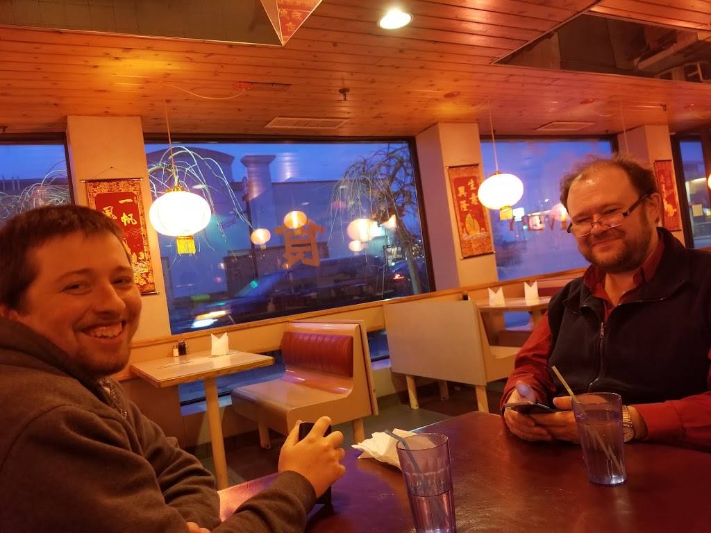 Dragon Palace | restaurant | 1273 London Rd, Sarnia, ON N7S 1P3, Canada | 5193838000 OR +1 519-383-8000