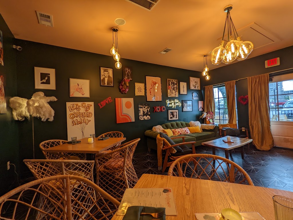 Hen House | restaurant | 679 S Mendenhall Rd, Memphis, TN 38117, USA | 9014995436 OR +1 901-499-5436