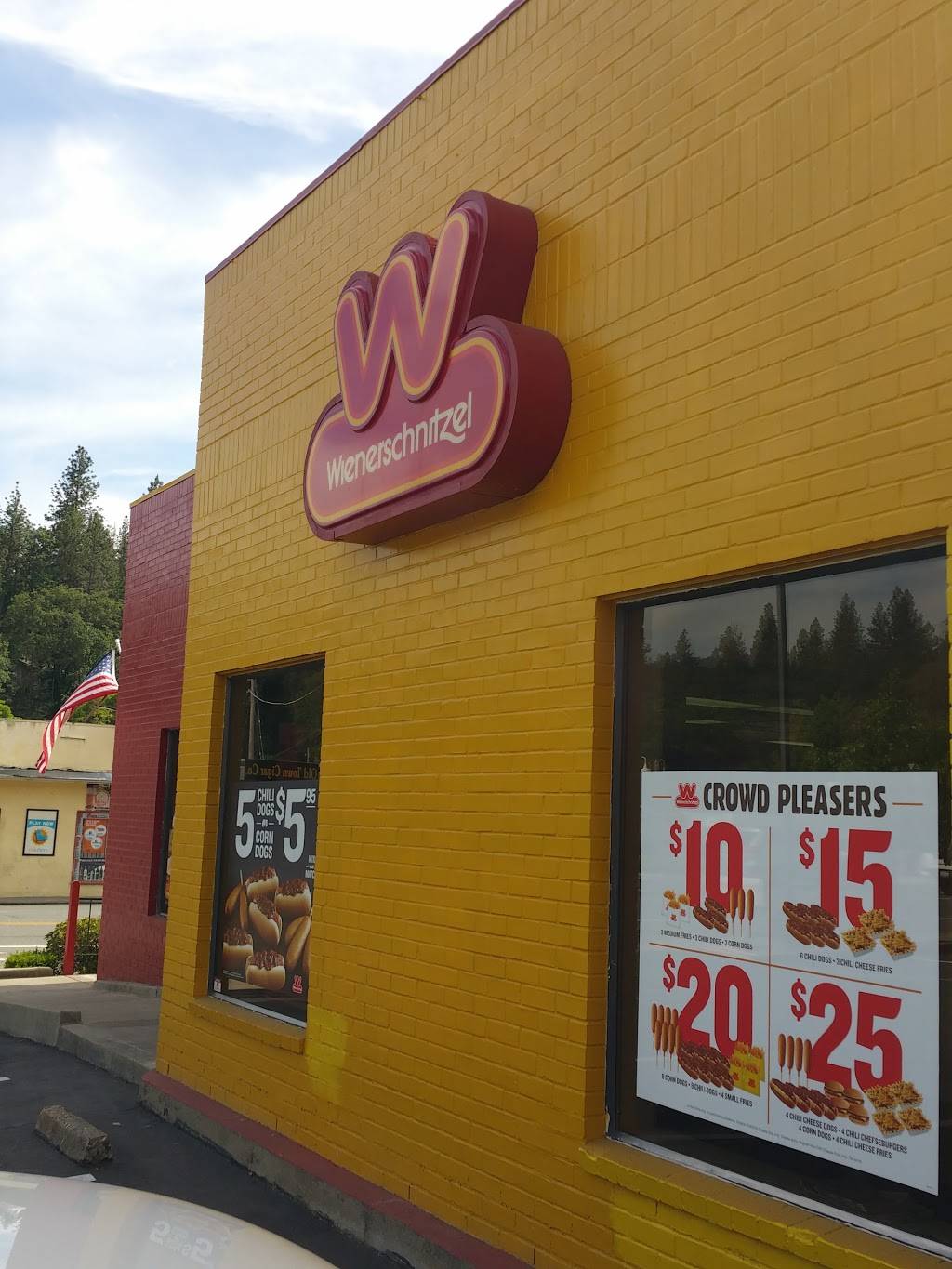 Wienerschnitzel | restaurant | 1365 Broadway, Placerville, CA 95667, USA | 5302958255 OR +1 530-295-8255