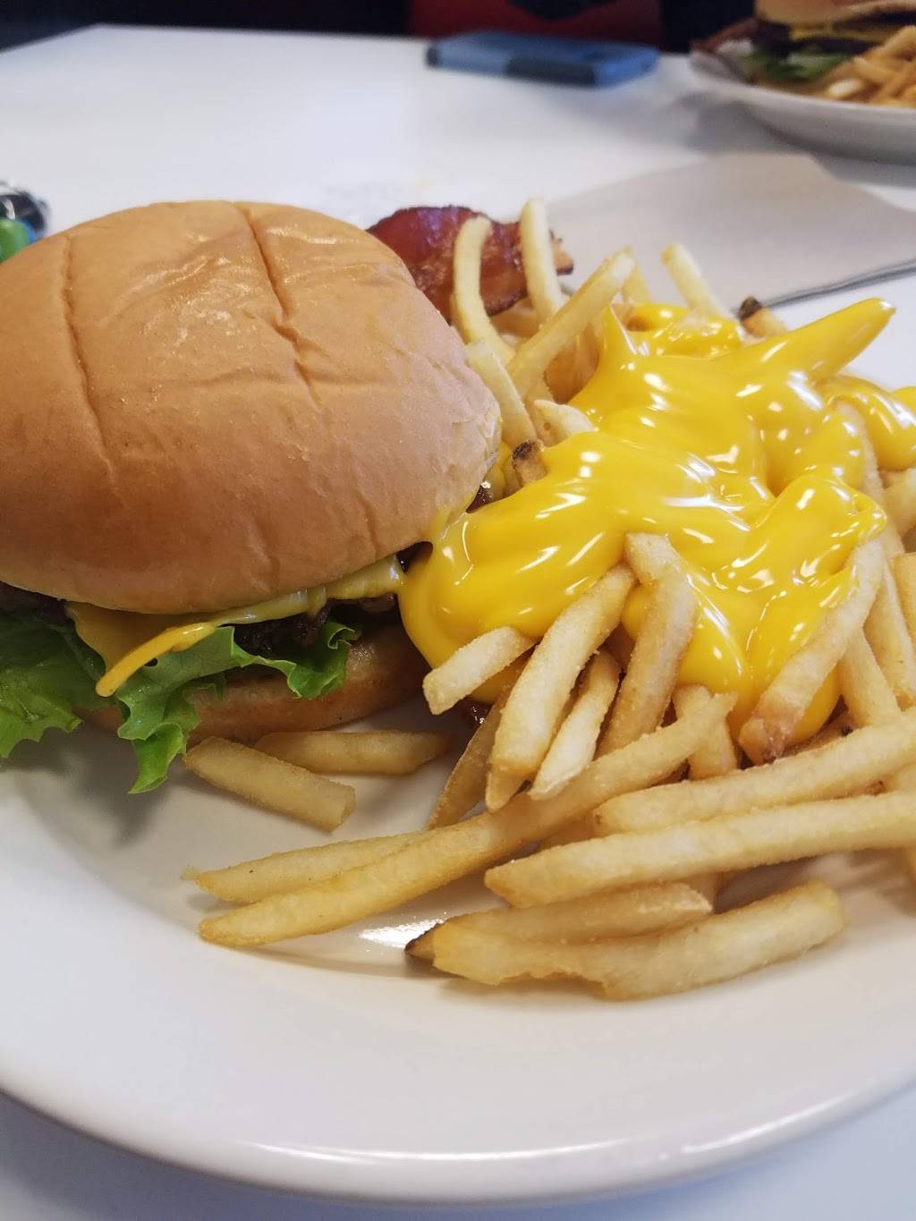 Steak n Shake | restaurant | 7561 E State Street, Rockford, IL 61108, USA | 8153959250 OR +1 815-395-9250