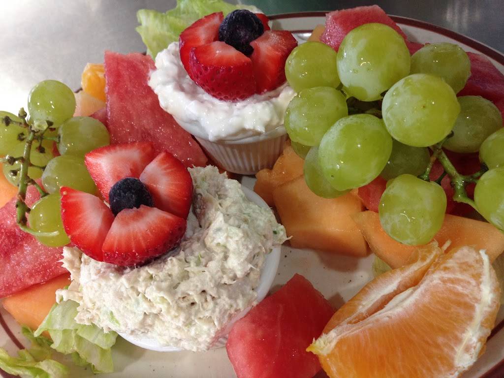 Classic Coney Grill | restaurant | 24041 Dequindre Rd, Hazel Park, MI 48030, USA | 2485842220 OR +1 248-584-2220