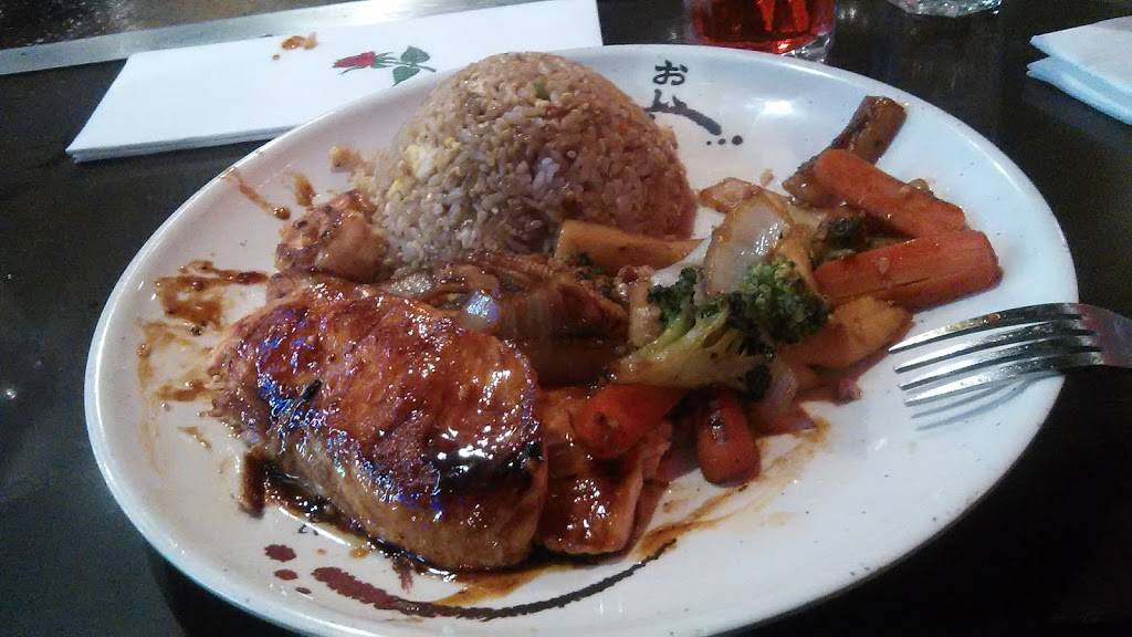 Momo Hibachi Steak House & Bar | restaurant | 1901 Emmons Ave, Brooklyn, NY 11235, USA | 7187698010 OR +1 718-769-8010