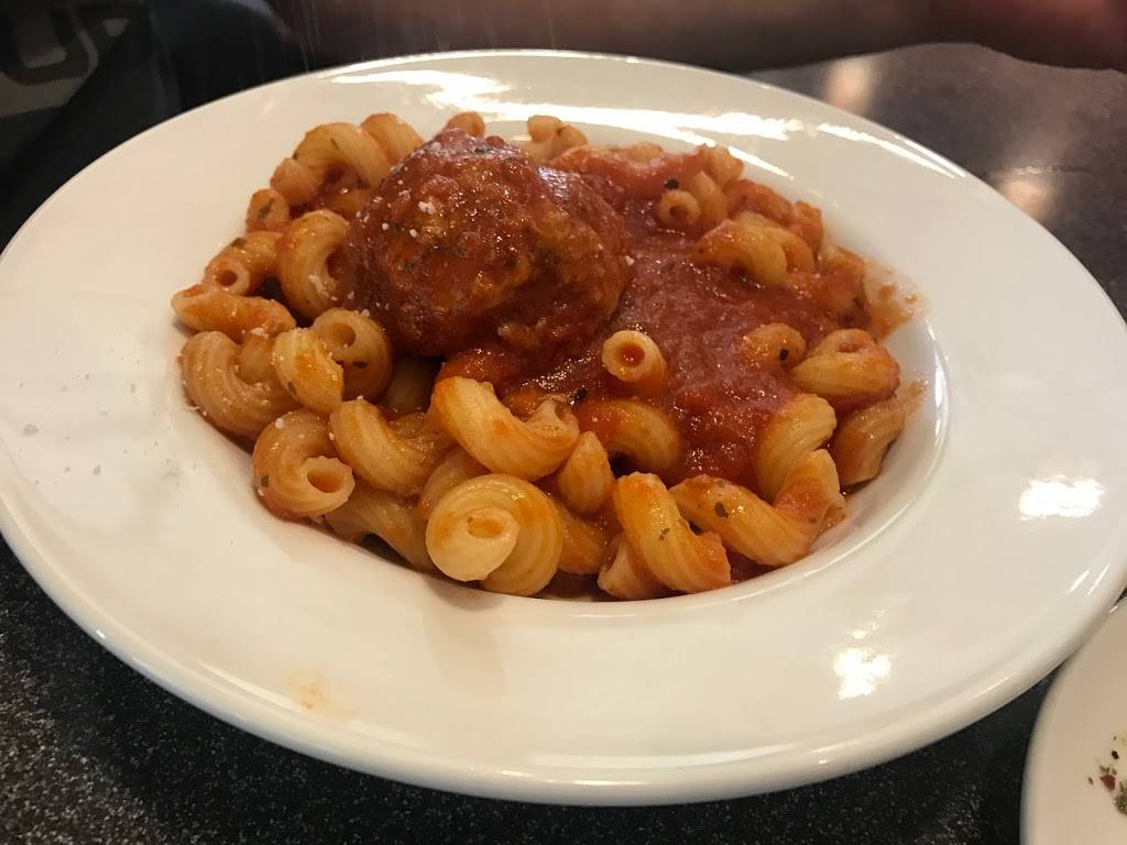 Luccheses Italian Restaurant | restaurant | 655 County Rd 17 #9, Elkhart, IN 46516, USA | 5745224137 OR +1 574-522-4137