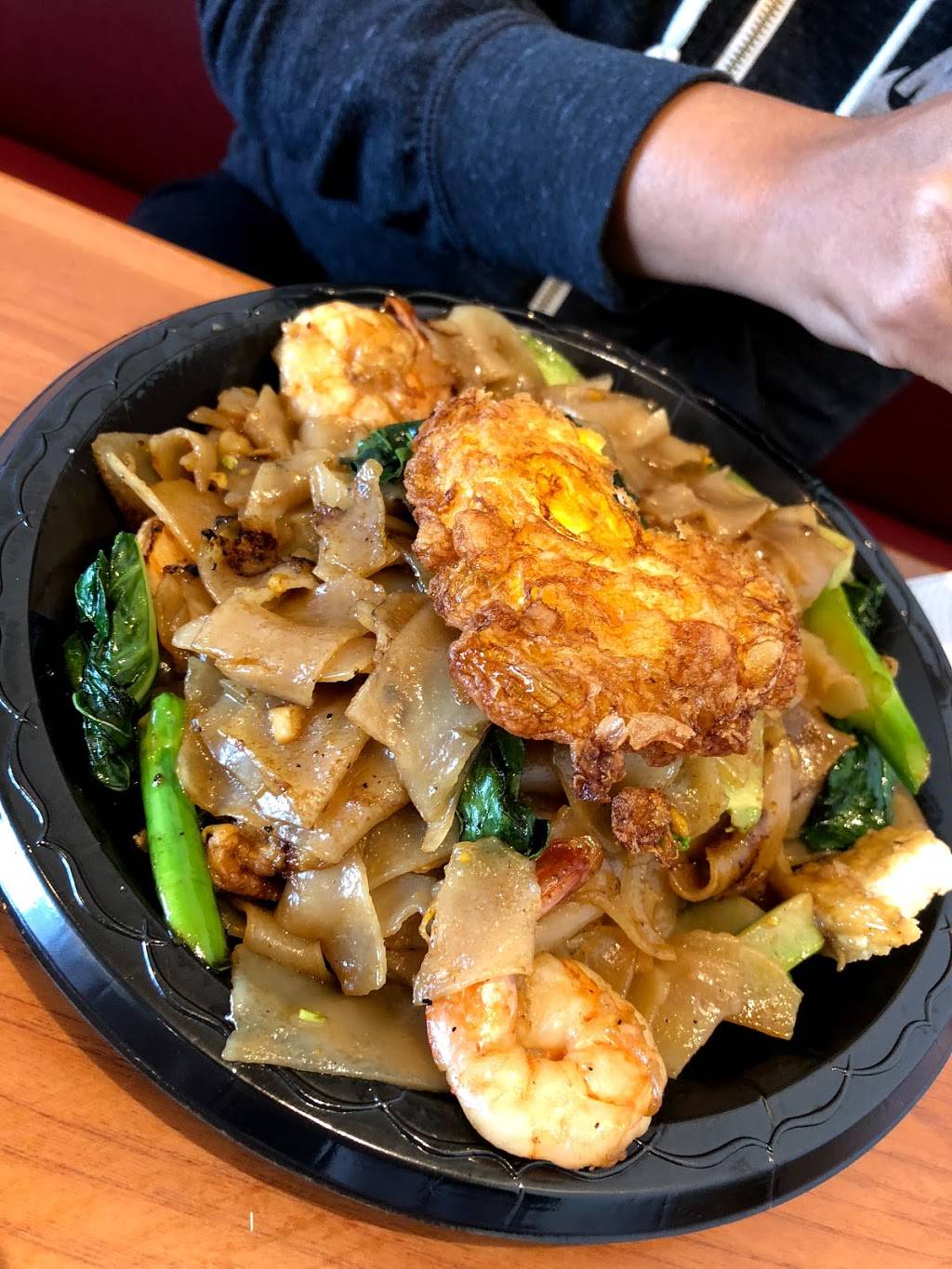 MaDee Thai Kitchen | restaurant | 401 E 17th St, Costa Mesa, CA 92627, USA | 9496312731 OR +1 949-631-2731