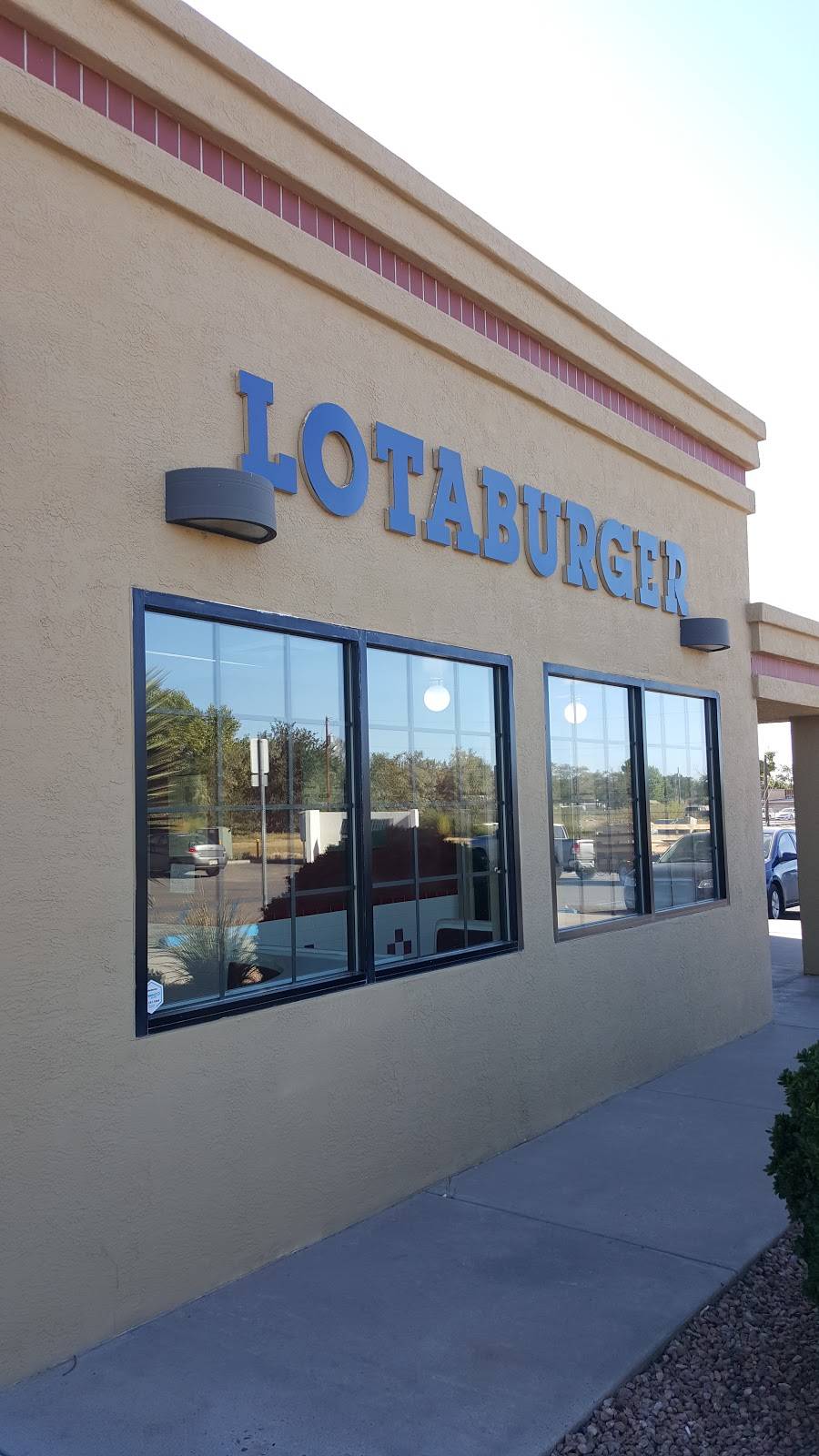 Blakes Lotaburger | restaurant | 799 E River Rd, Belen, NM 87002, USA | 5058646869 OR +1 505-864-6869