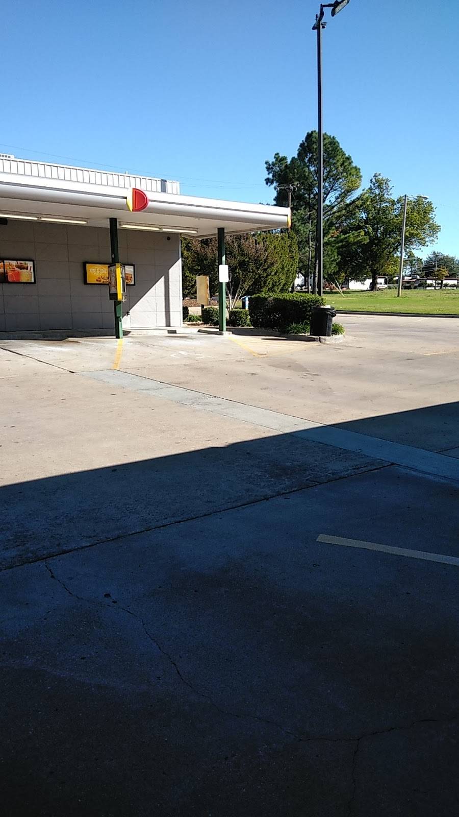 Sonic Drive-In | restaurant | 4534 East 51st Street South, Tulsa, OK 74135, USA | 9184922620 OR +1 918-492-2620