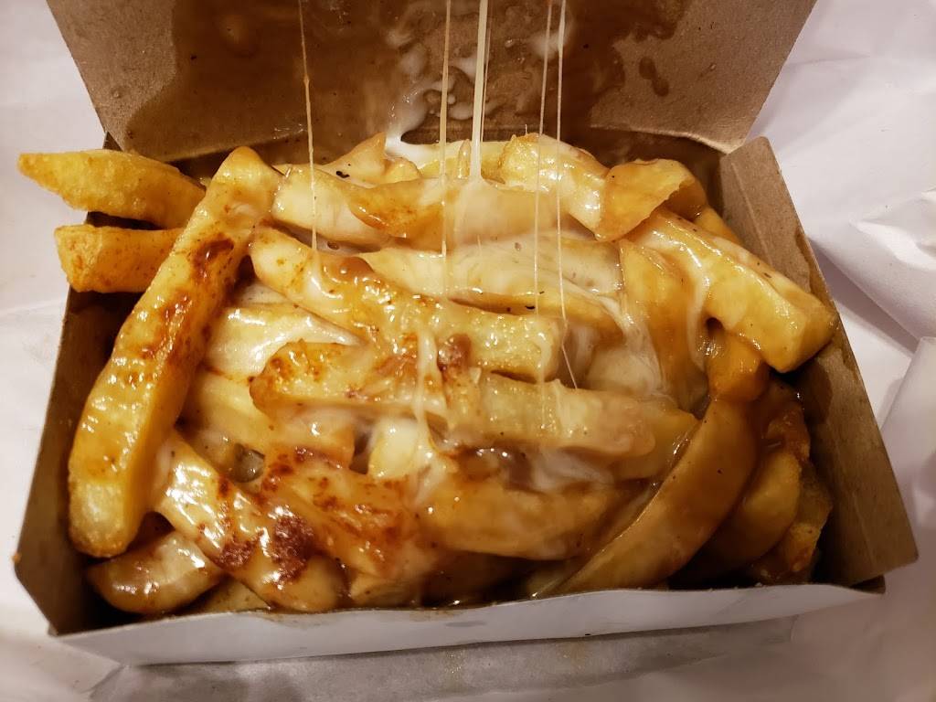 Henrys Fish & Chips | restaurant | 833 Westlock Rd, Mississauga, ON L5C 1K7, Canada | 9052771250 OR +1 905-277-1250