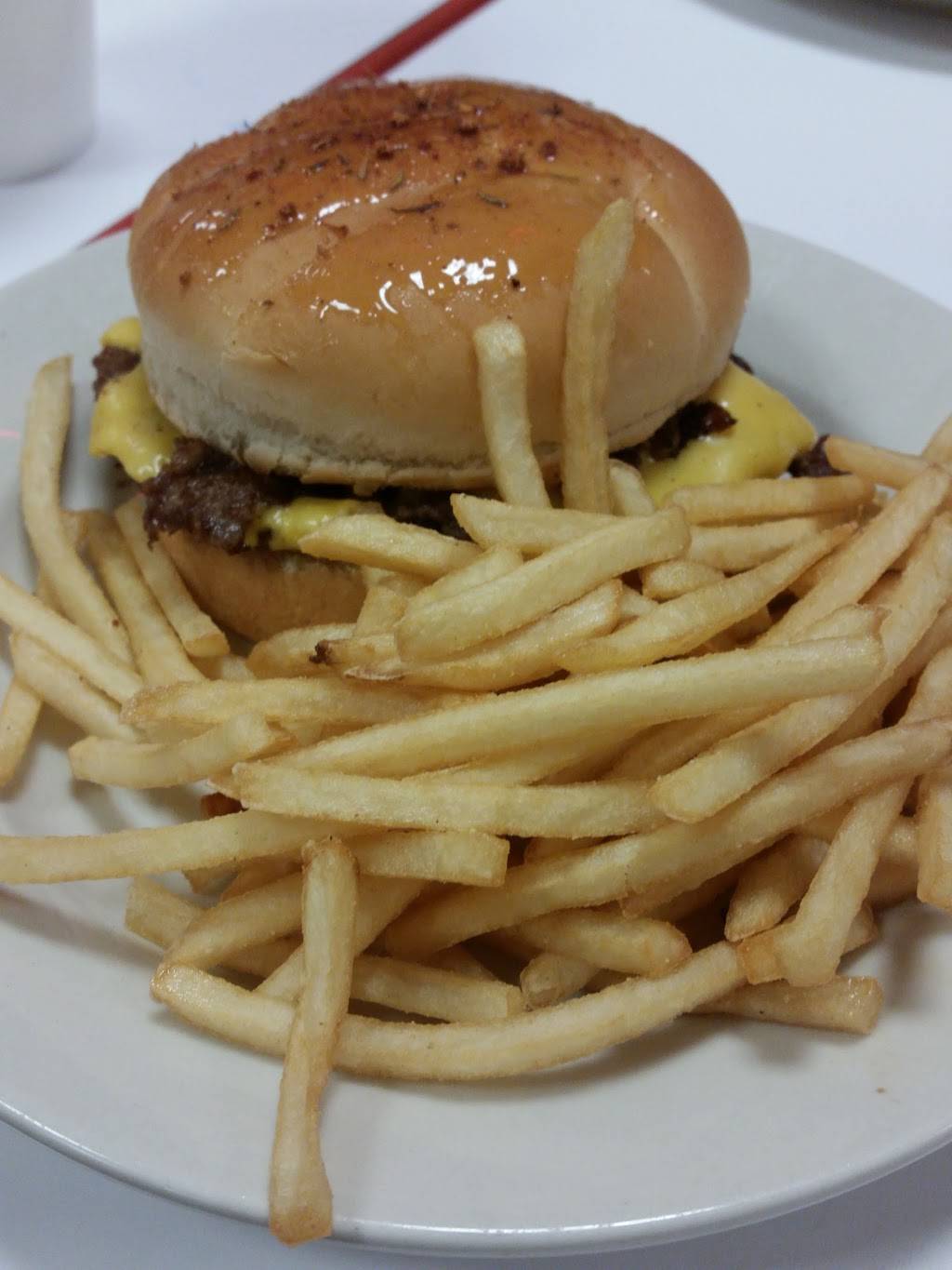 Steak n Shake | restaurant | 2121 N State St, Greenfield, IN 46140, USA | 3174671581 OR +1 317-467-1581
