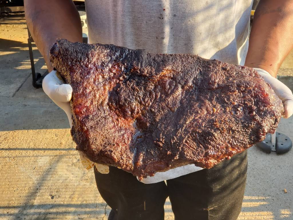 Charlies Bar B Que & Catering | restaurant | 3125 College St, Beaumont, TX 77701, USA | 4097677683 OR +1 409-767-7683