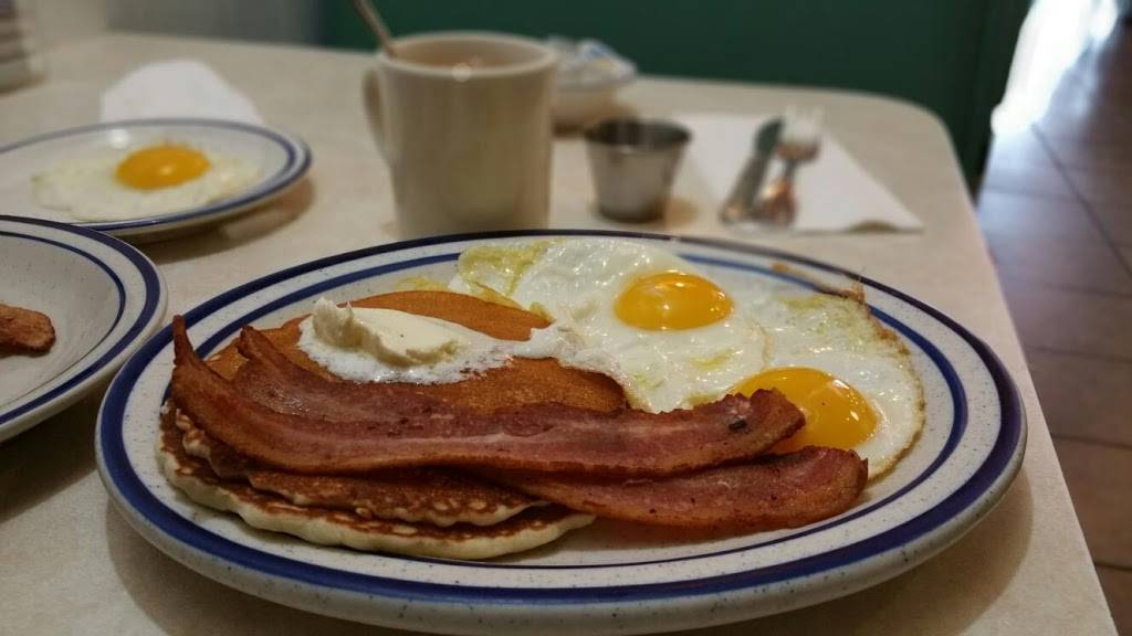 Hugos Restaurant | restaurant | 1049 Casitas Pass Rd, Carpinteria, CA 93013, USA | 8055662134 OR +1 805-566-2134