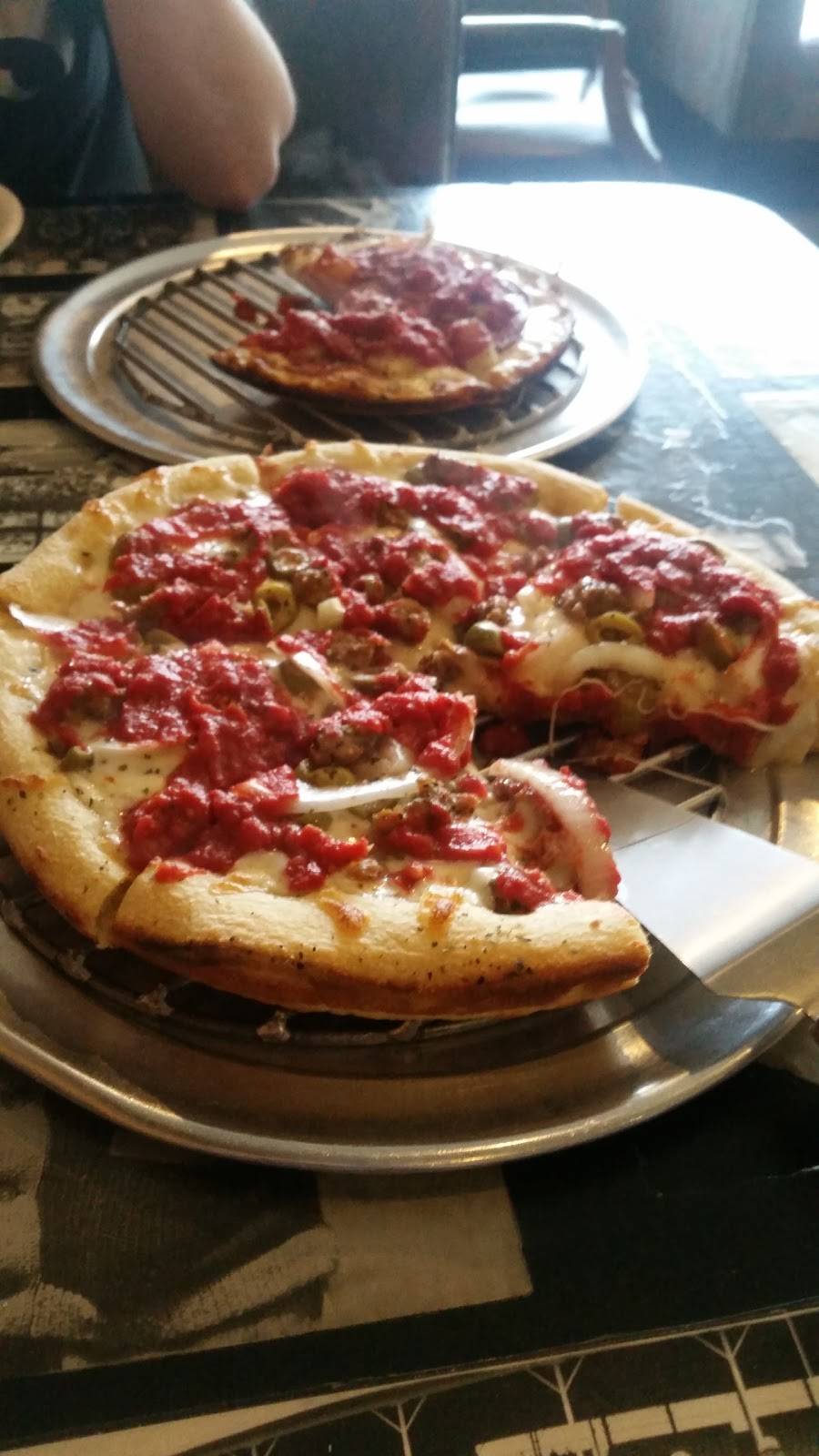 Roscoes Pizza | restaurant | 212 Edgewood Rd NW, Cedar Rapids, IA 52405, USA | 3196548886 OR +1 319-654-8886