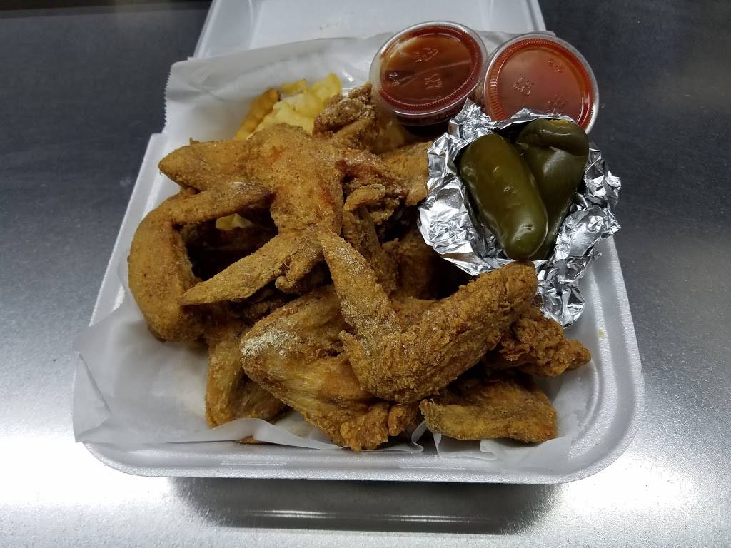 Golden Fish & Chicken | meal takeaway | 2532 W Wisconsin Ave, Milwaukee, WI 53233, USA | 4149333131 OR +1 414-933-3131