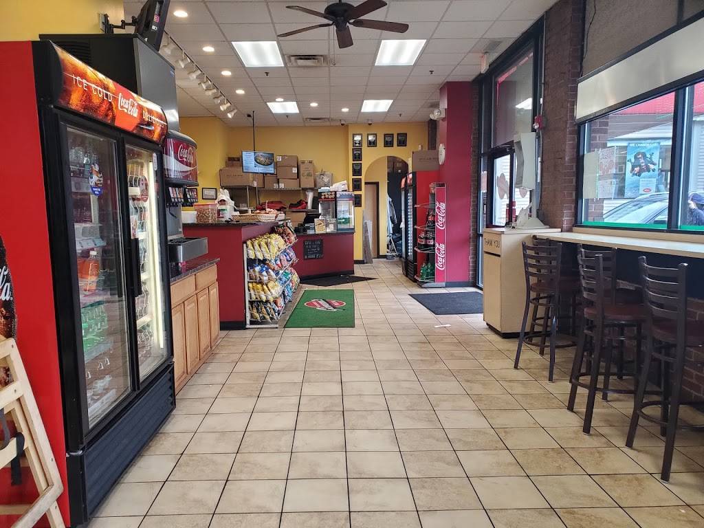 Giovannis Roast Beef & Pizzeria | restaurant | 14 Broad St, Nashua, NH 03064, USA | 6038741379 OR +1 603-874-1379