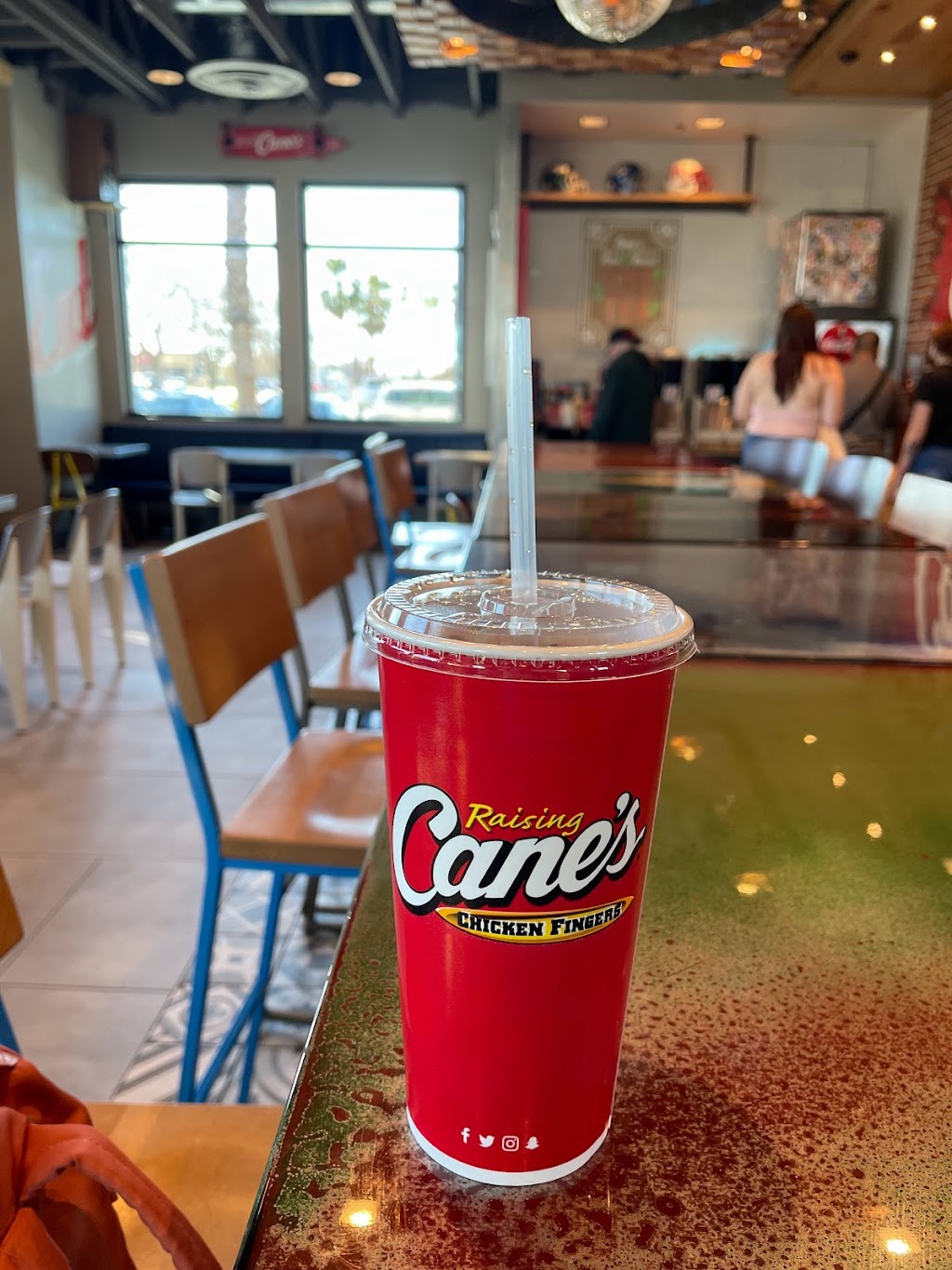 Raising Canes Chicken Fingers | meal takeaway | 1311 E Yosemite Ave, Manteca, CA 95336, USA | 2098230078 OR +1 209-823-0078