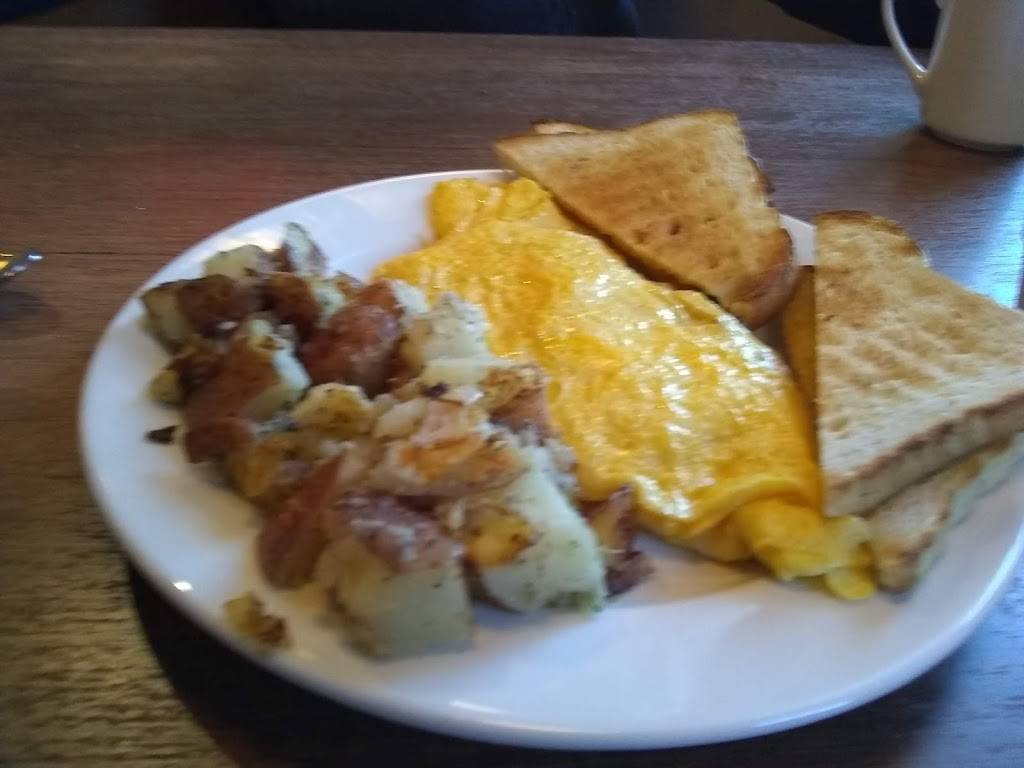 Lorraine Diner | restaurant | 560 Mineral Spring Ave, Pawtucket, RI 02860, USA | 4015608686 OR +1 401-560-8686