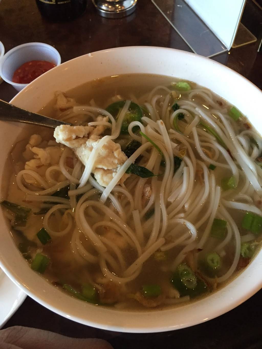 Noodles Asian Bistro | restaurant | 7850 Poplar Ave #12, Germantown, TN 38138, USA | 9017551117 OR +1 901-755-1117