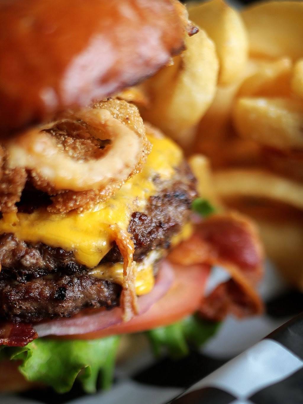 EPs Bar & Grill | restaurant | 3600 Elvis Presley Blvd, Memphis, TN 38116, USA | 9014433000 OR +1 901-443-3000