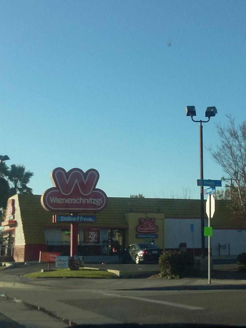 Wienerschnitzel | restaurant | 2205 W Chapman Ave, Orange, CA 92868, USA | 7149379939 OR +1 714-937-9939