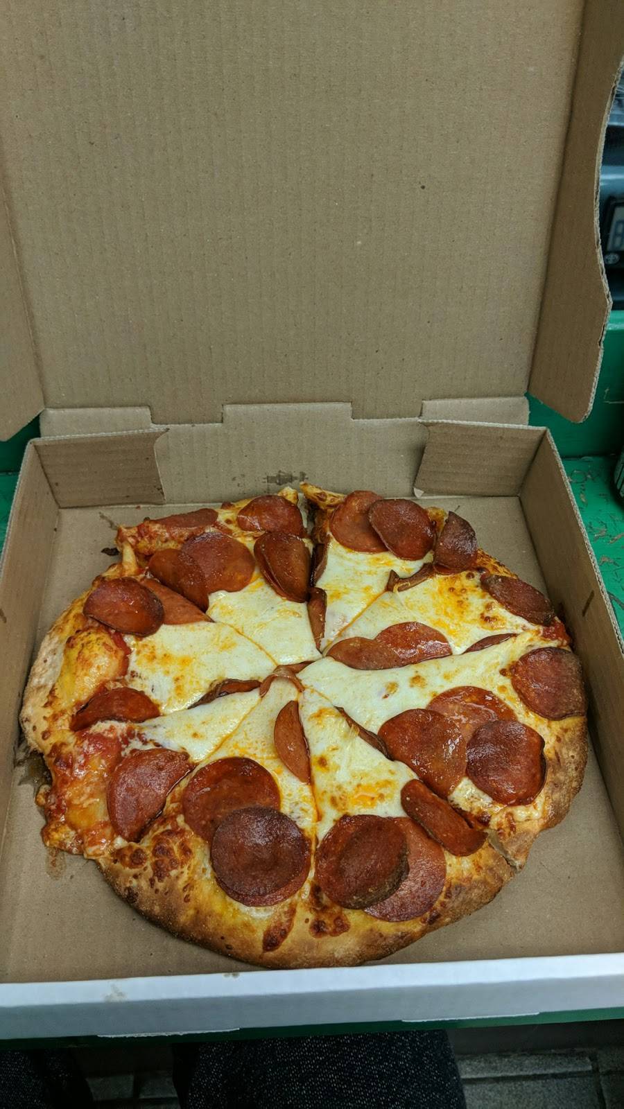 Reginos Pizza Aurora | restaurant | 14810 Yonge St, Aurora, ON L4G 1N3, Canada | 9058417002 OR +1 905-841-7002