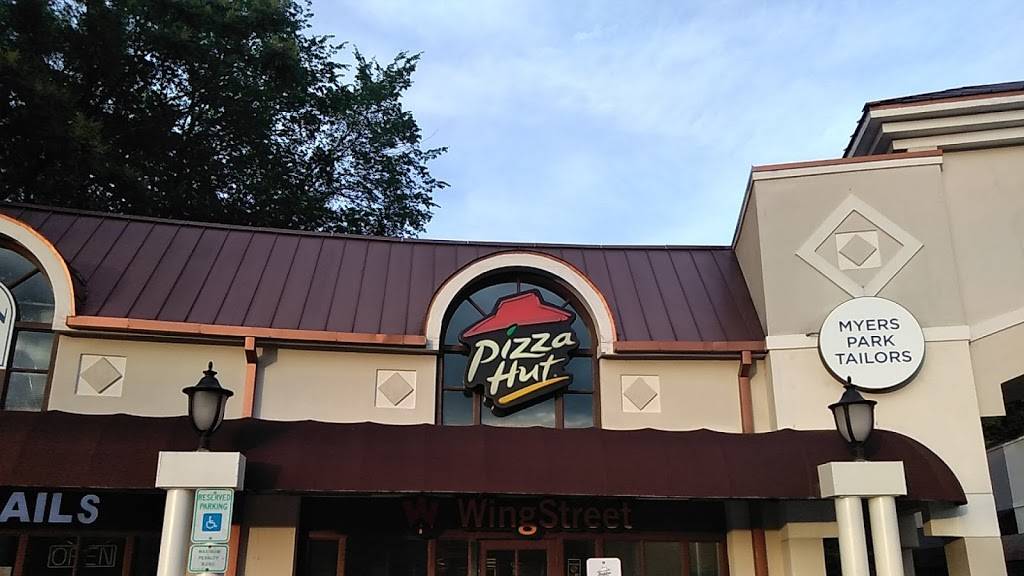Pizza Hut | meal takeaway | 901 S Kings Dr, Charlotte, NC 28204, USA | 7043777006 OR +1 704-377-7006