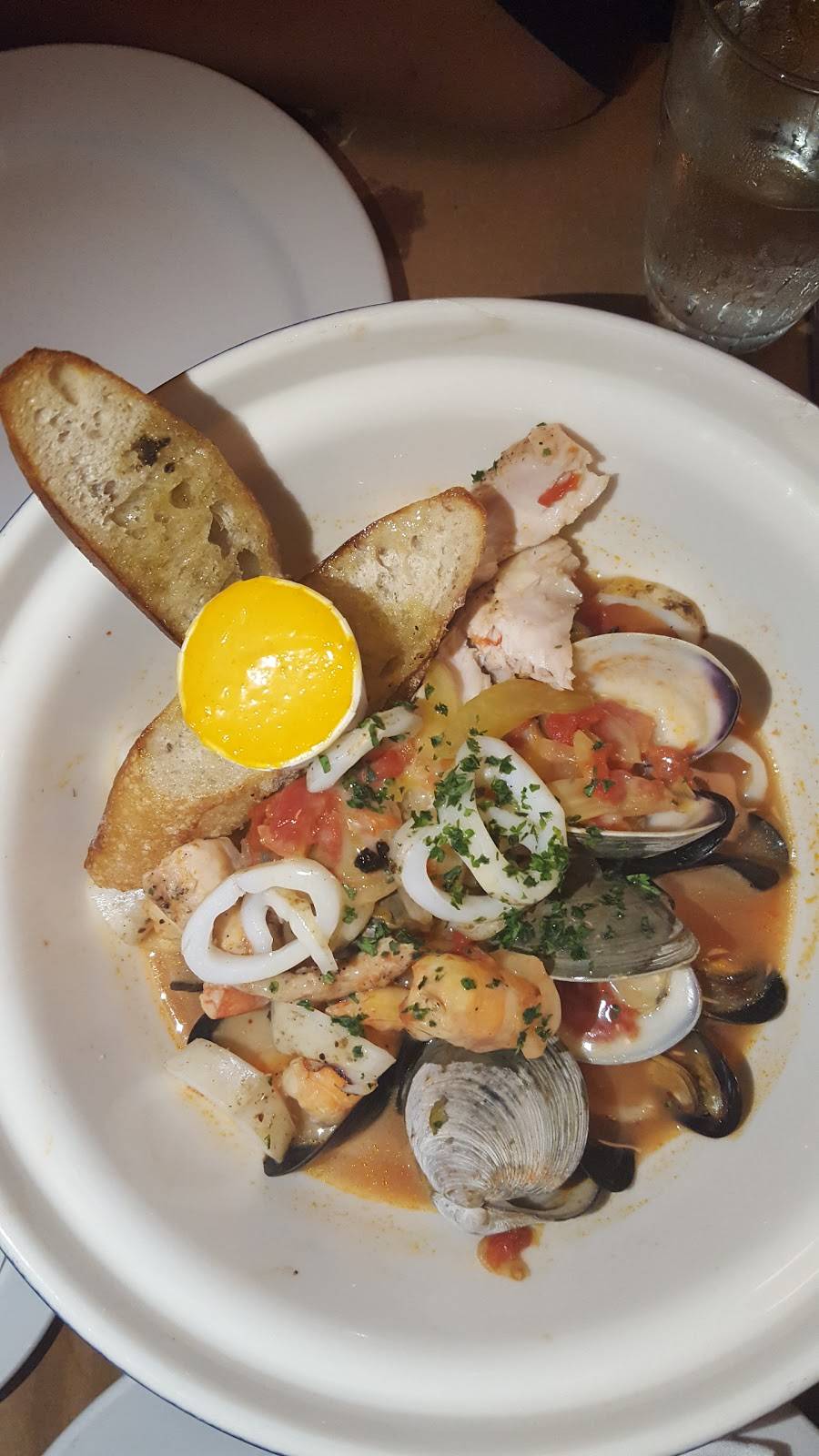 Thames Street Oyster House | restaurant | 1728 Thames St, Baltimore, MD 21231, USA | 4434497726 OR +1 443-449-7726