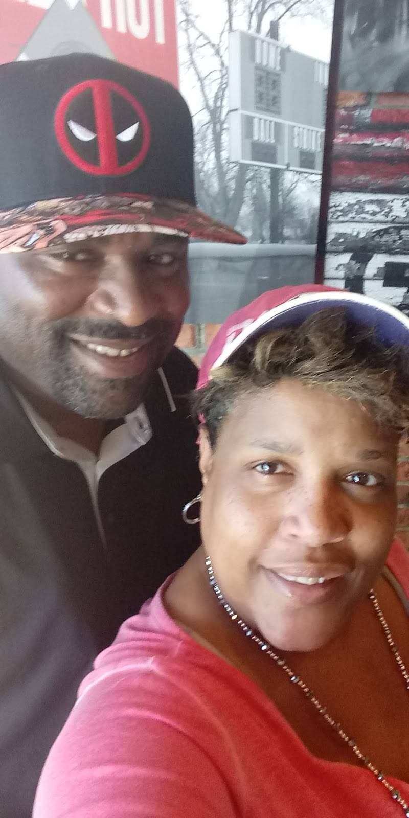 Pizza Hut | meal takeaway | 35 Robert Smalls Pkwy Suite 102, Beaufort, SC 29902, USA | 8435247948 OR +1 843-524-7948