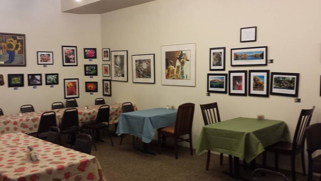 Buzz | restaurant | 601 Public Square, Benton, IL 62812, USA | 6184382899 OR +1 618-438-2899