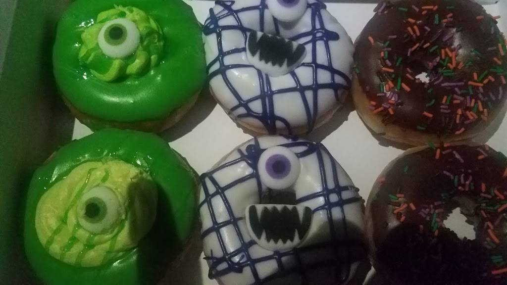 Krispy Kreme | bakery | 110 Cox Creek Parkway South, Florence, AL 35630, USA | 2567660545 OR +1 256-766-0545