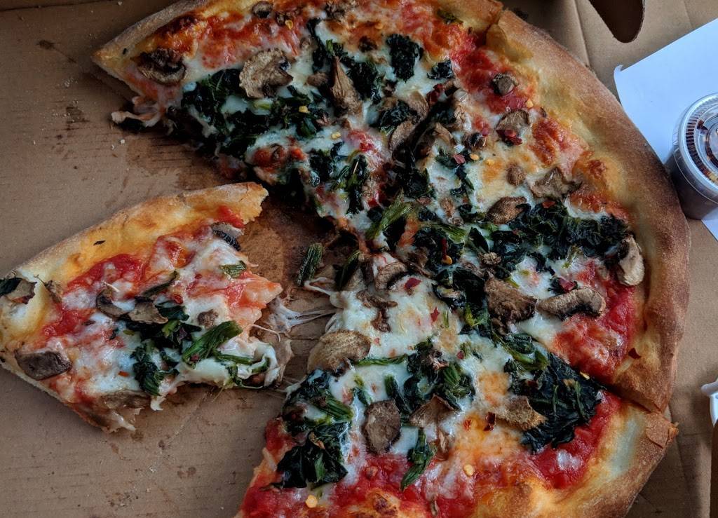 Luigis Pizzeria & Family restaurant | restaurant | 3883 Tamiami Trail, Port Charlotte, FL 33952, USA | 9416243535 OR +1 941-624-3535