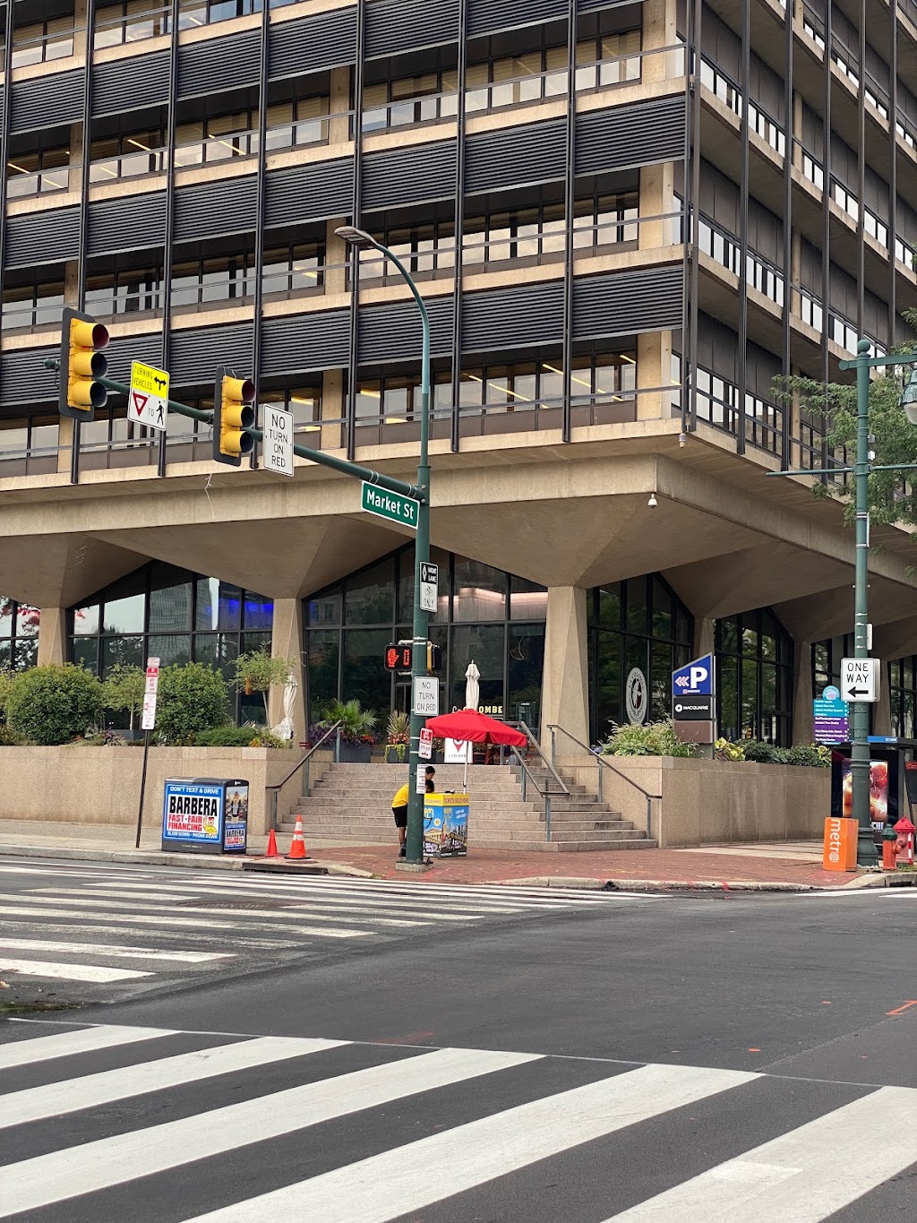 La Colombe Coffee Roasters | cafe | 100 S Independence Mall W #110, Philadelphia, PA 19106, USA | 2674791650 OR +1 267-479-1650