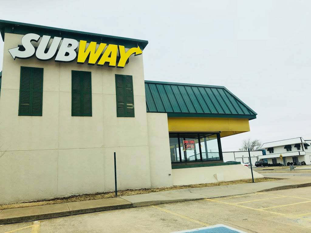 Subway | restaurant | 220 W Britton Rd, Oklahoma City, OK 73114, USA | 4058435336 OR +1 405-843-5336