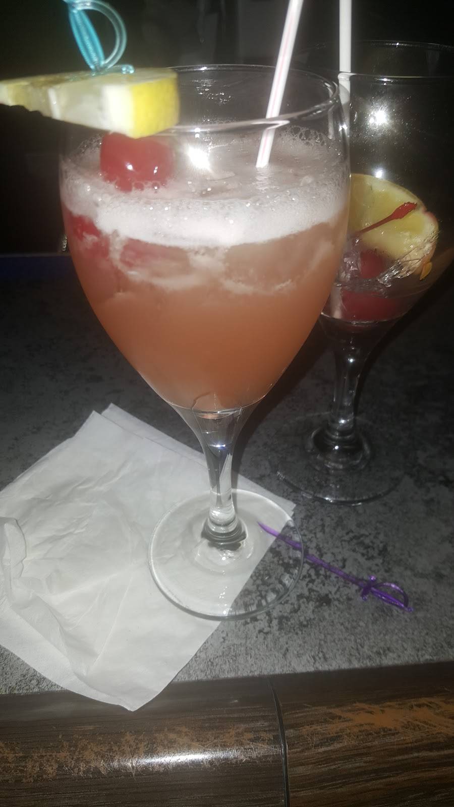 Bobby Des Gateway | restaurant | 25700 Aurora Rd, Bedford Heights, OH 44146, USA | 4404392400 OR +1 440-439-2400