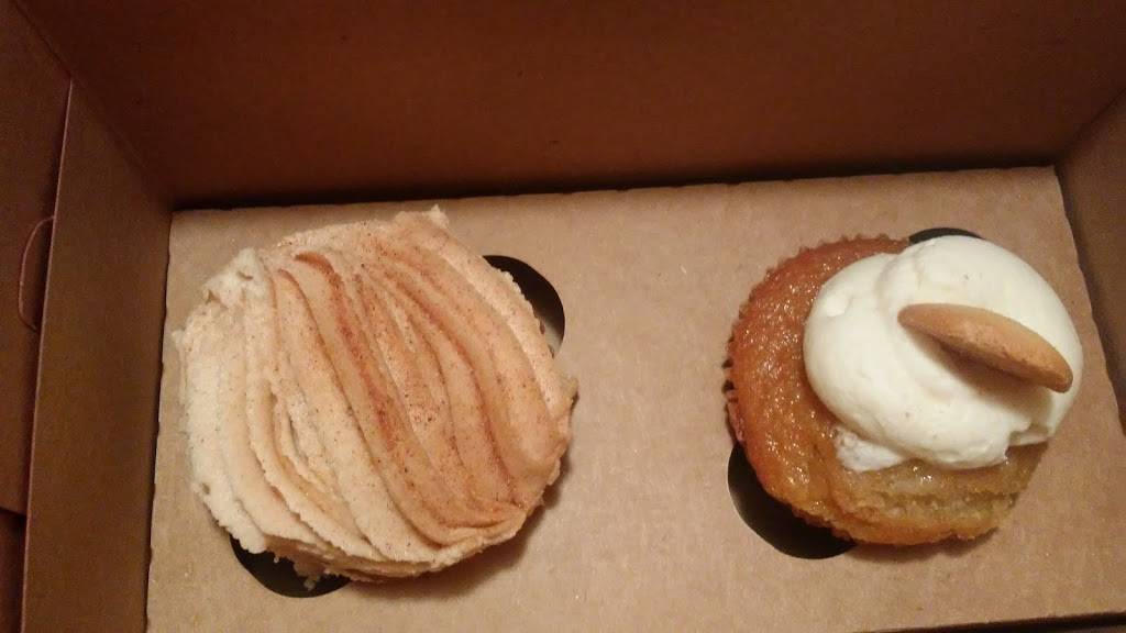 Carytown Cupcakes | meal takeaway | 3111 W Cary St, Richmond, VA 23221, USA | 8043552253 OR +1 804-355-2253
